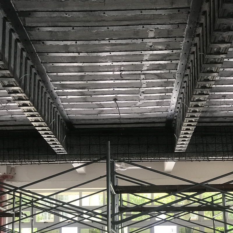 学校粘贴钢板加固